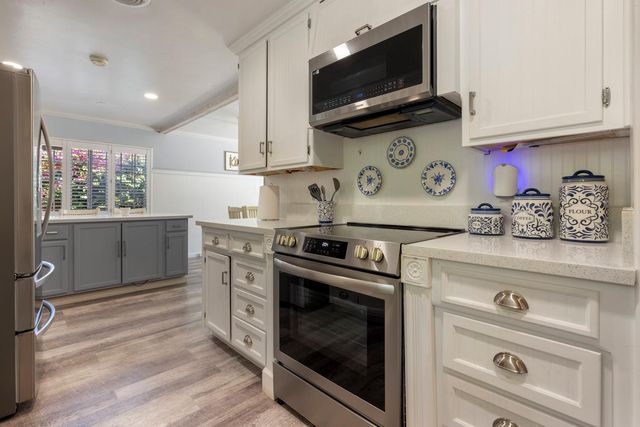 1002 Mount Vernon Dr, Modesto, CA 95350