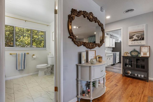 1002 Mount Vernon Dr, Modesto, CA 95350
