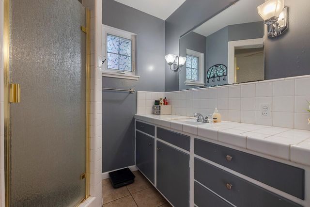 1002 Mount Vernon Dr, Modesto, CA 95350