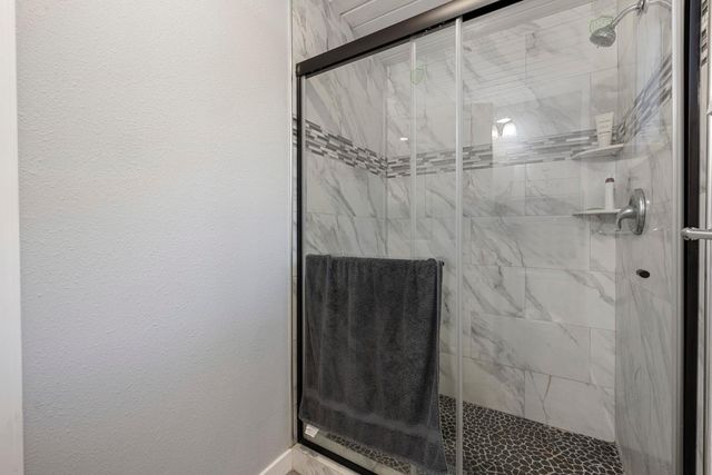 1002 Mount Vernon Dr, Modesto, CA 95350