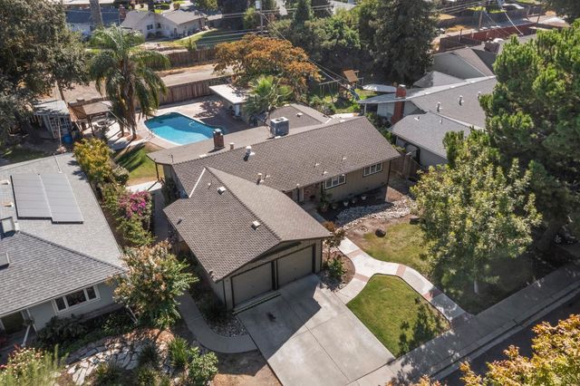 1002 Mount Vernon Dr, Modesto, CA 95350