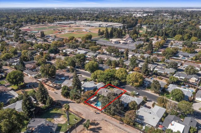 1002 Mount Vernon Dr, Modesto, CA 95350