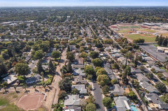 1002 Mount Vernon Dr, Modesto, CA 95350