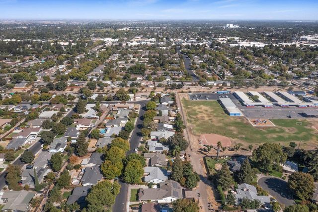1002 Mount Vernon Dr, Modesto, CA 95350