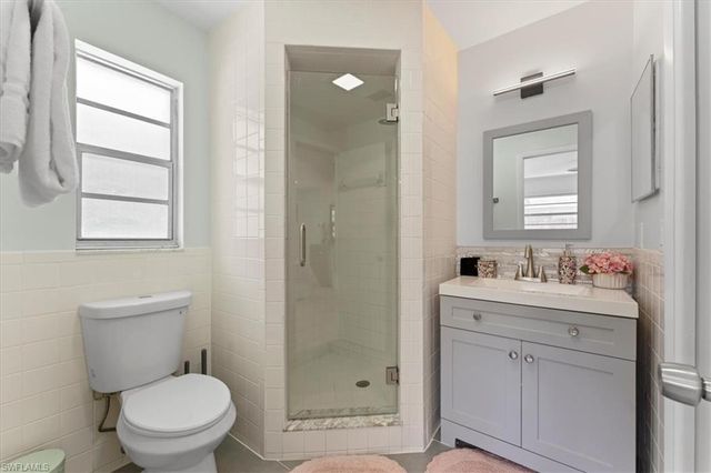 2250 Poinciana ST, Naples, FL 34105