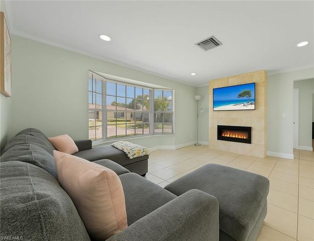 2250 Poinciana ST, Naples, FL 34105