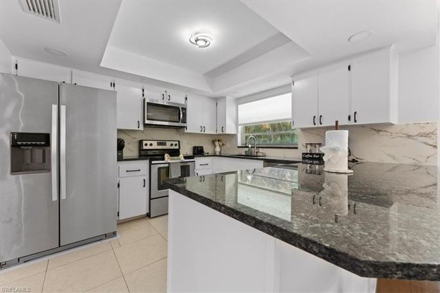 2250 Poinciana ST, Naples, FL 34105