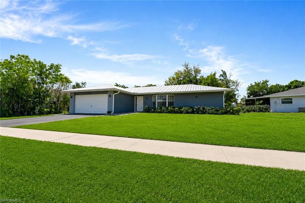 2250 Poinciana ST, Naples, FL 34105