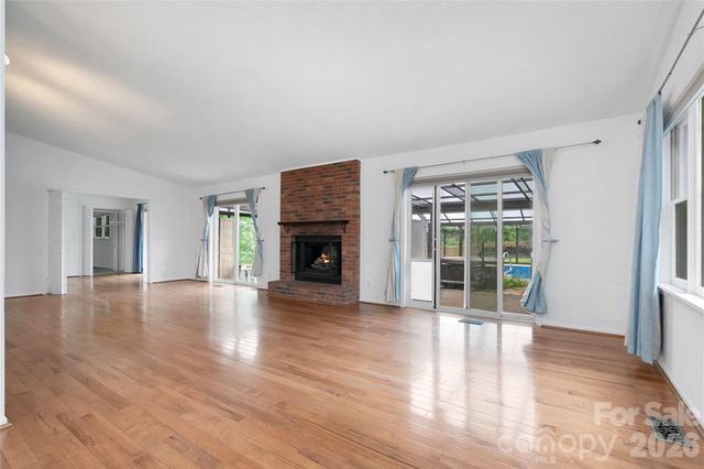 138 Surry Lane, Hendersonville, NC 28791