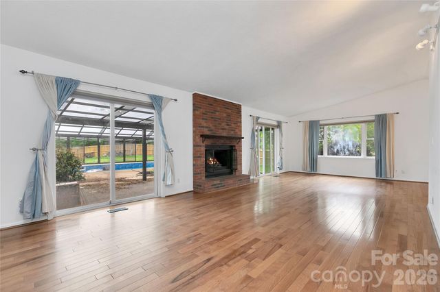 138 Surry Lane, Hendersonville, NC 28791