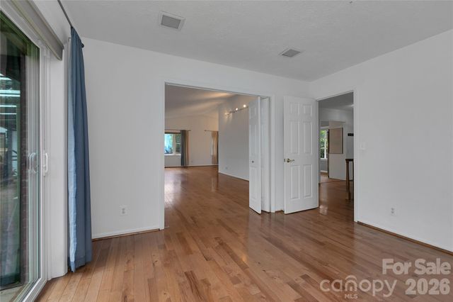 138 Surry Lane, Hendersonville, NC 28791