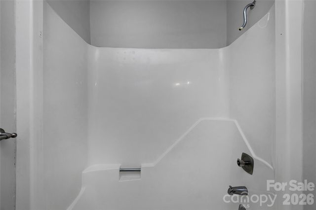 138 Surry Lane, Hendersonville, NC 28791