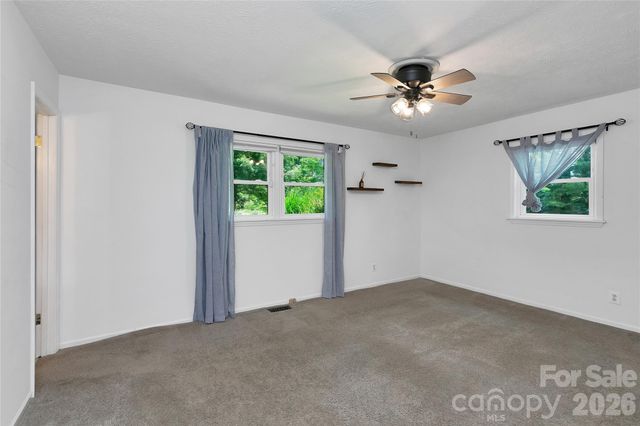 138 Surry Lane, Hendersonville, NC 28791