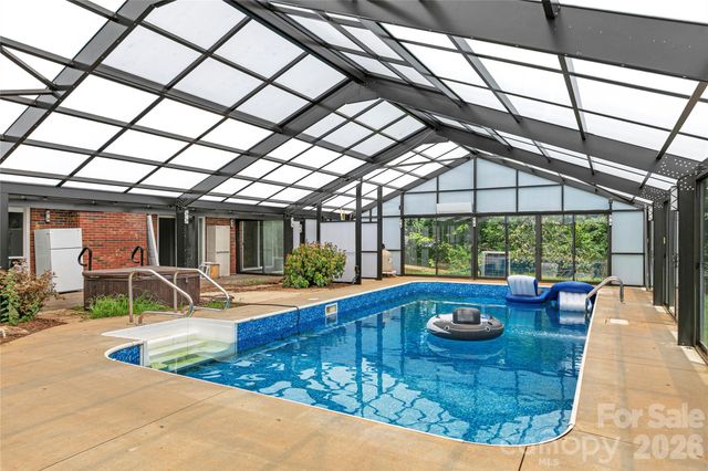 138 Surry Lane, Hendersonville, NC 28791