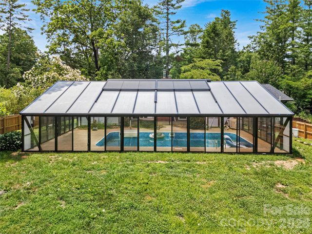 138 Surry Lane, Hendersonville, NC 28791