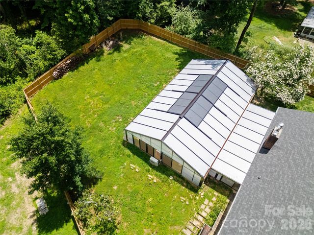 138 Surry Lane, Hendersonville, NC 28791