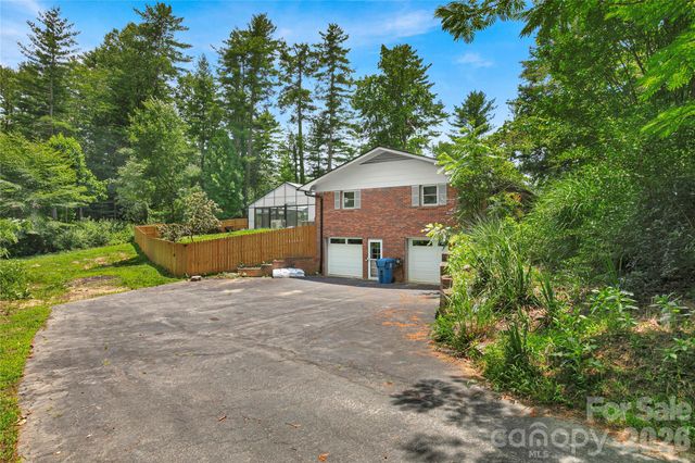 138 Surry Lane, Hendersonville, NC 28791