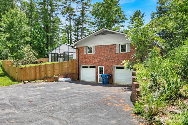138 Surry Lane, Hendersonville, NC 28791