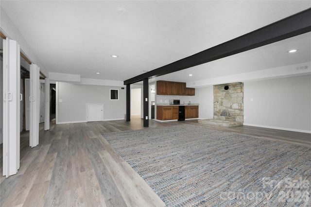 138 Surry Lane, Hendersonville, NC 28791