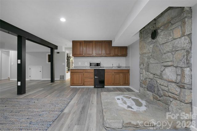 138 Surry Lane, Hendersonville, NC 28791