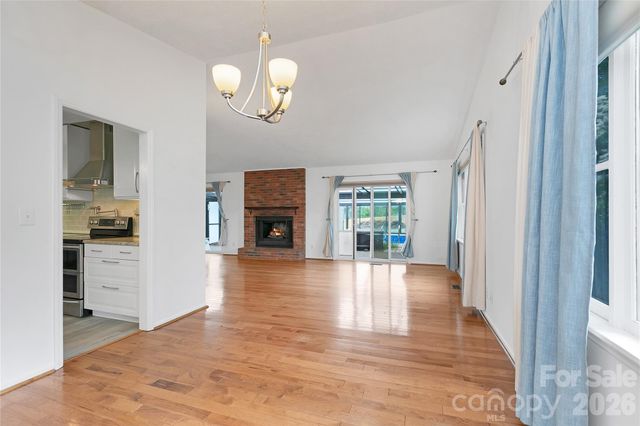 138 Surry Lane, Hendersonville, NC 28791
