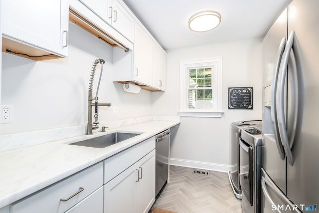 9 Hidden Brook Drive, Brookfield, CT 06804