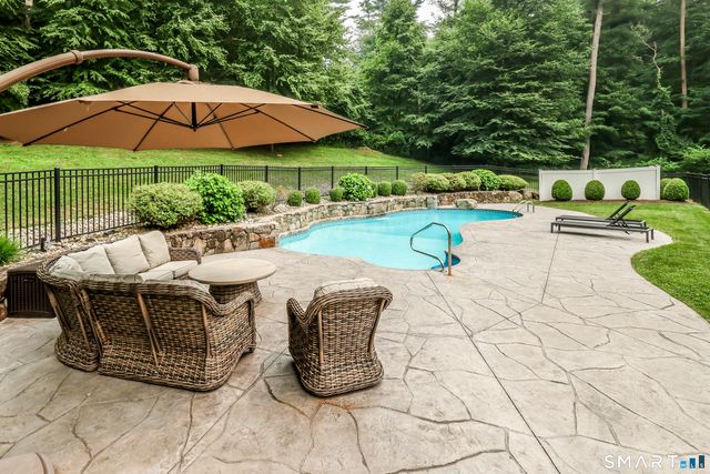 9 Hidden Brook Drive, Brookfield, CT 06804