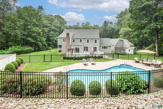 9 Hidden Brook Drive, Brookfield, CT 06804