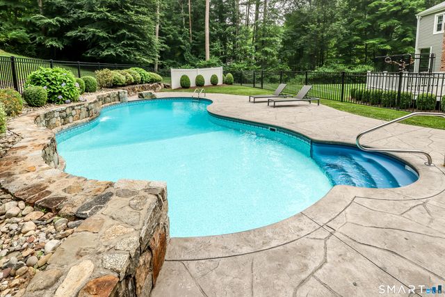 9 Hidden Brook Drive, Brookfield, CT 06804