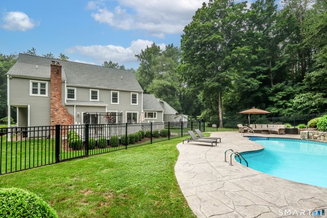 9 Hidden Brook Drive, Brookfield, CT 06804