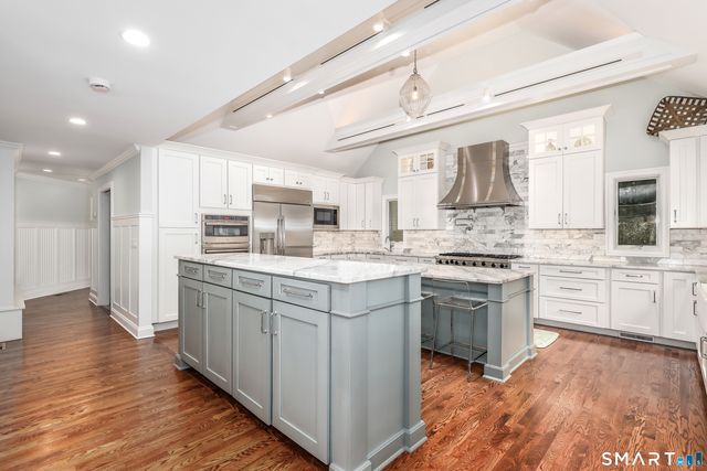 9 Hidden Brook Drive, Brookfield, CT 06804