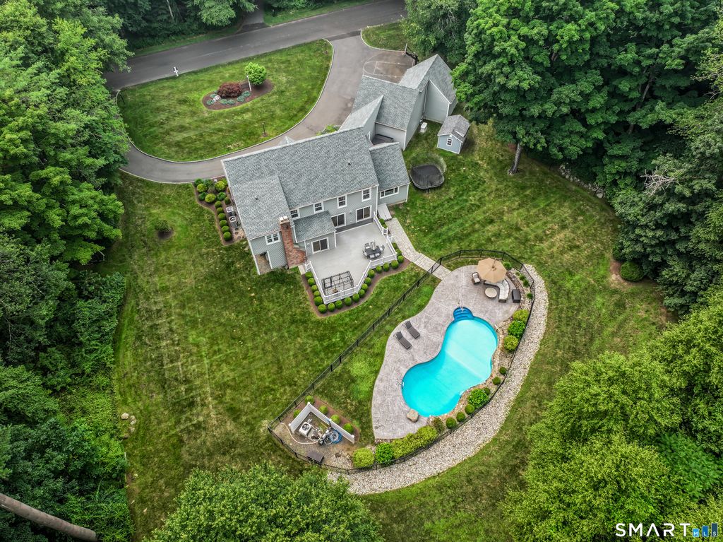9 Hidden Brook Drive, Brookfield, CT 06804