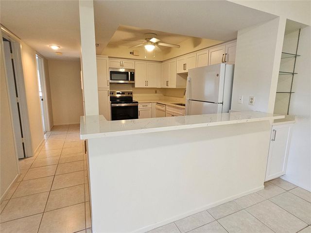 812 CAPRI ISLES BOULEVARD 225, Venice, FL 34292