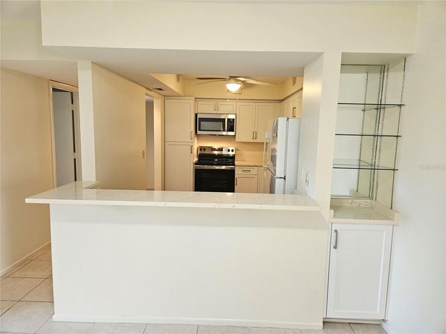 812 CAPRI ISLES BOULEVARD 225, Venice, FL 34292