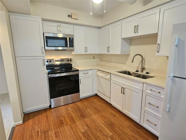 812 CAPRI ISLES BOULEVARD 225, Venice, FL 34292