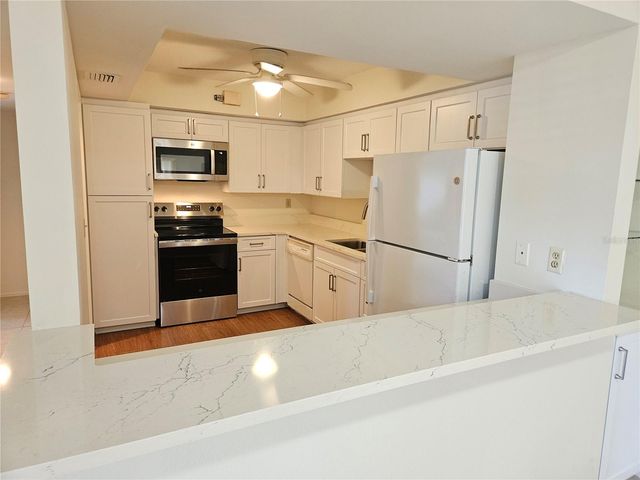 812 CAPRI ISLES BOULEVARD 225, Venice, FL 34292