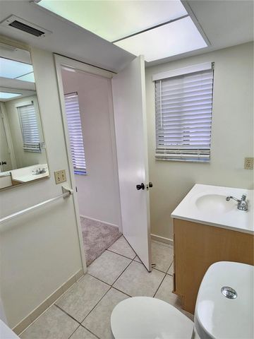 812 CAPRI ISLES BOULEVARD 225, Venice, FL 34292