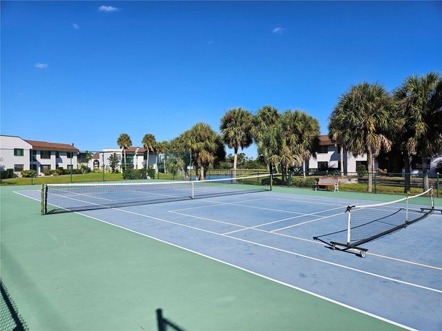 812 CAPRI ISLES BOULEVARD 225, Venice, FL 34292