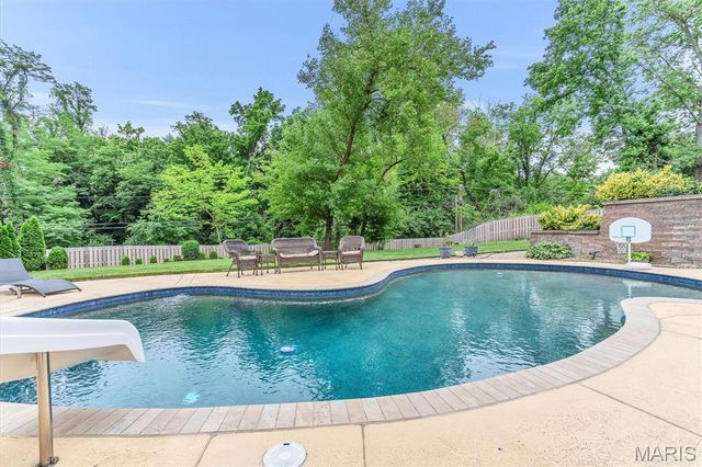 51 High Valley Drive, Chesterfield, MO 63017