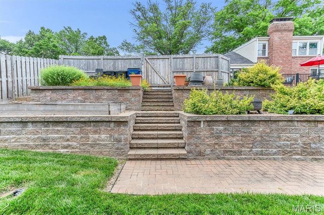 51 High Valley Drive, Chesterfield, MO 63017