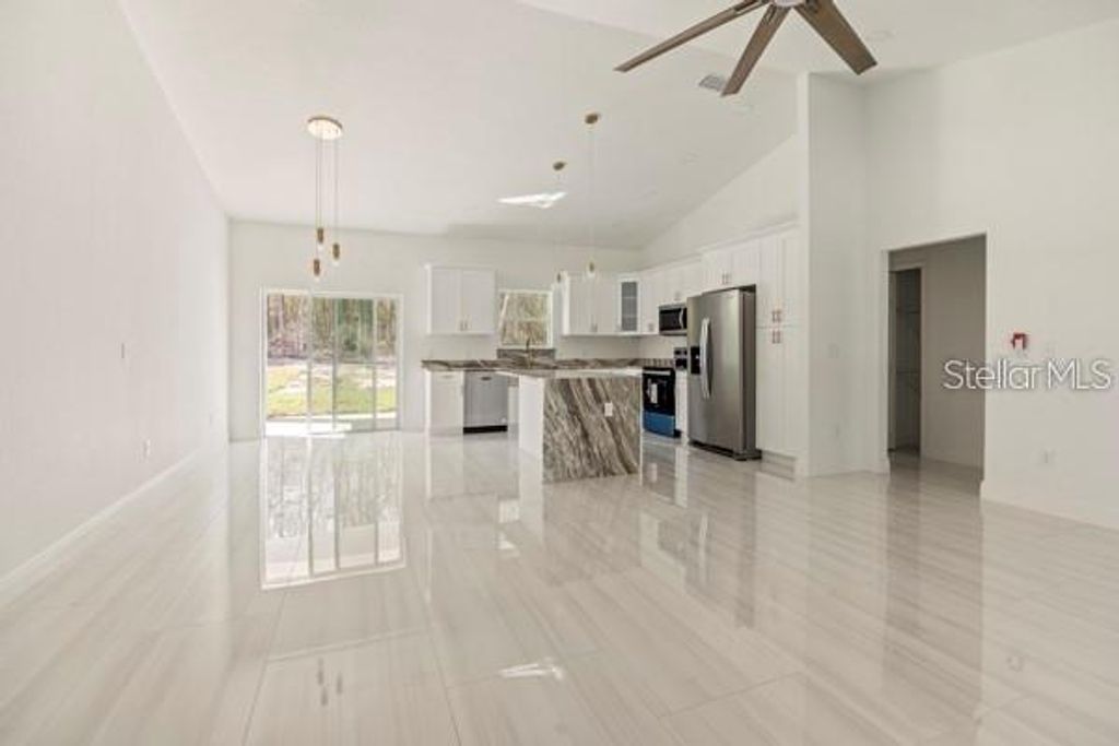 Image 12 of property listing at 3882 SW 169TH LANE ROAD, Ocala, FL 34473