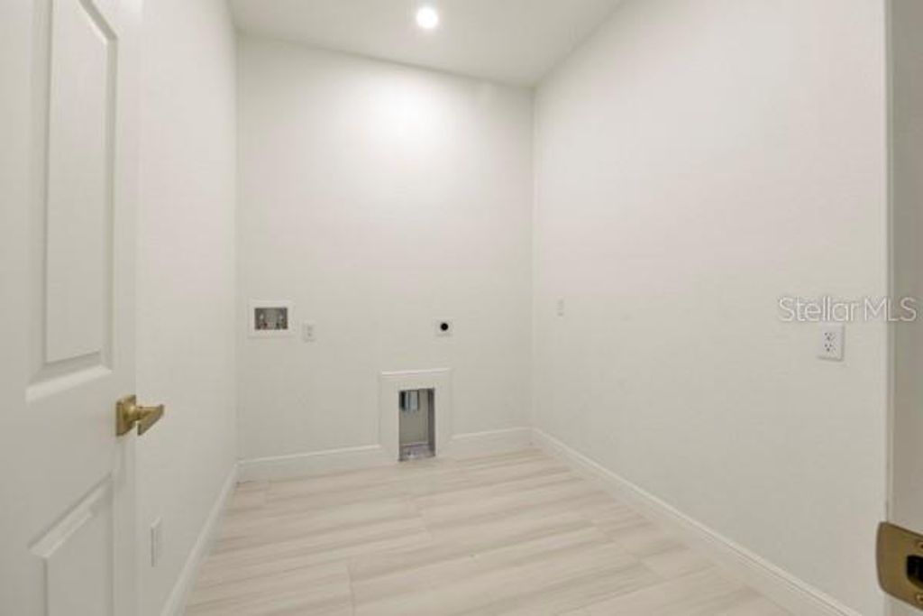 Image 15 of property listing at 3882 SW 169TH LANE ROAD, Ocala, FL 34473