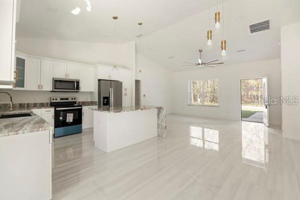 Image 10 of property listing at 3882 SW 169TH LANE ROAD, Ocala, FL 34473