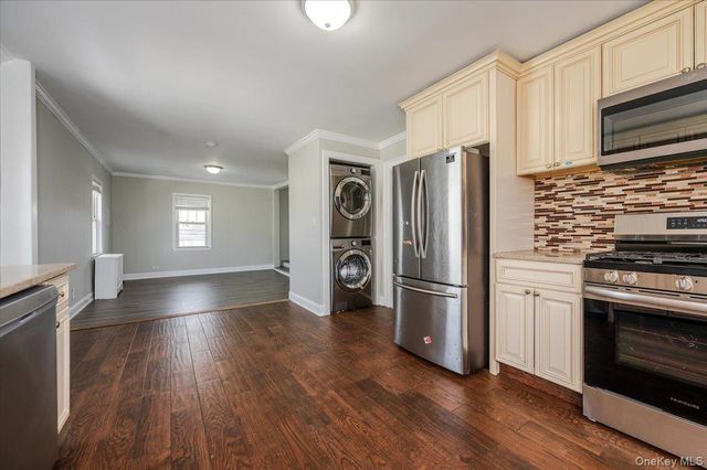 523 Bayview Avenue, Cedarhurst, NY 11516