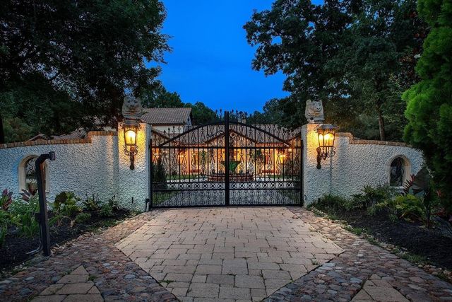 2426 Blue Lake Drive, Magnolia, TX 77354