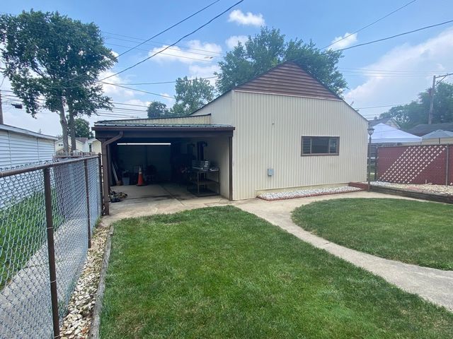 2734 W 98th Place, Evergreen Park, IL 60805