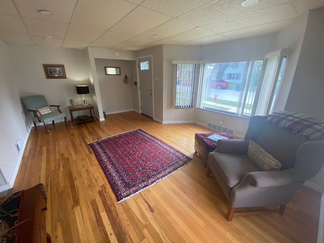 2734 W 98th Place, Evergreen Park, IL 60805