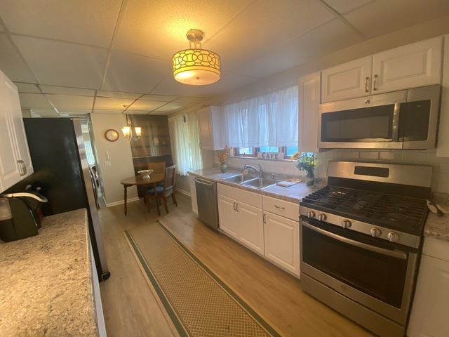 2734 W 98th Place, Evergreen Park, IL 60805