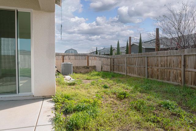 6311 E Robinson Avenue, Fresno, CA 93727