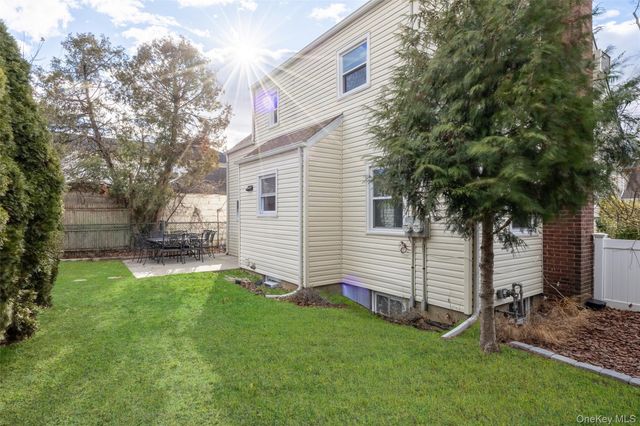 152 Charles Street Floor 1, Lynbrook, NY 11563